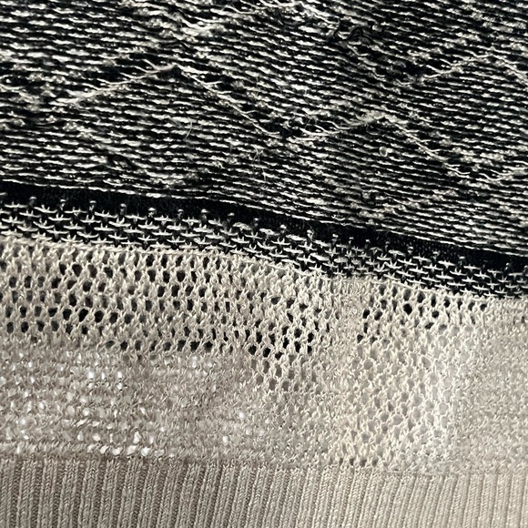 J.Jill Chevron-herringbone Aztec/Tribal print lightweight pullover top. - Picture 8 of 9